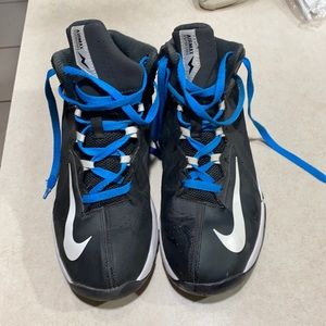 6Y basketball shoes. Nike Airmax stutter step.